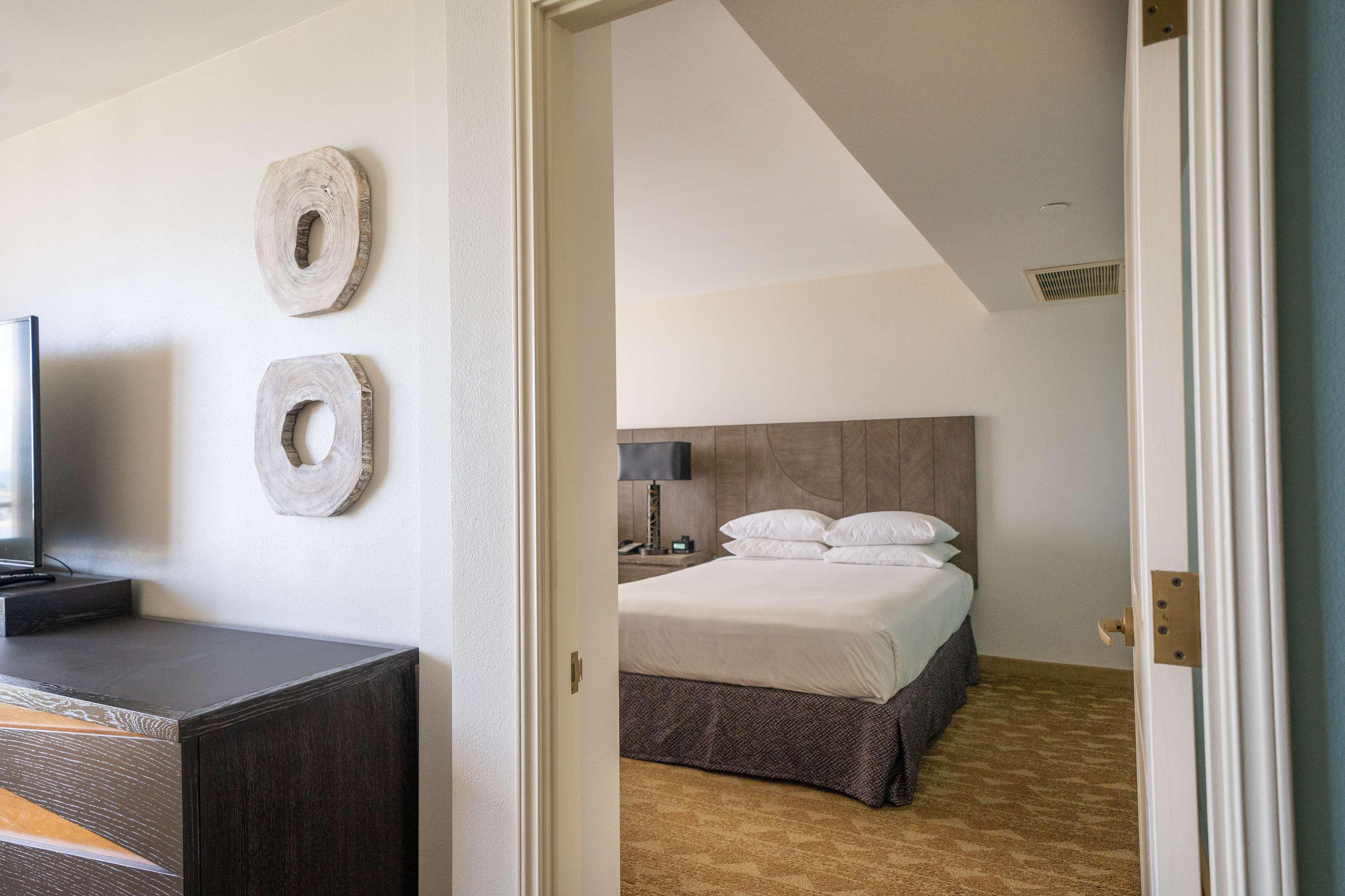 Embassy Suites By Hilton Waikiki Beach Walk Χονολουλού Εξωτερικό φωτογραφία